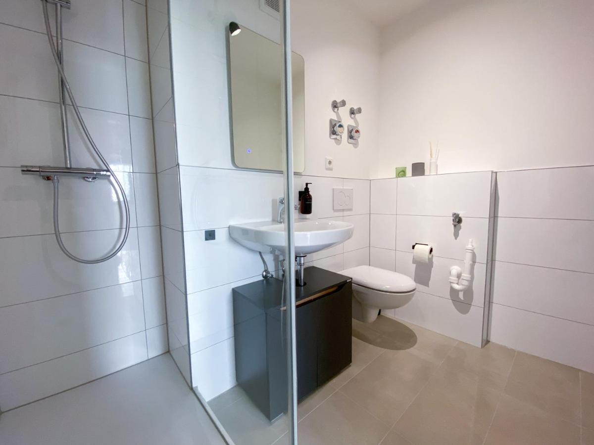 Schoene Wohnung Mit Rheinblick/Duesseldorf/Neuss/Messe Zewnętrze zdjęcie