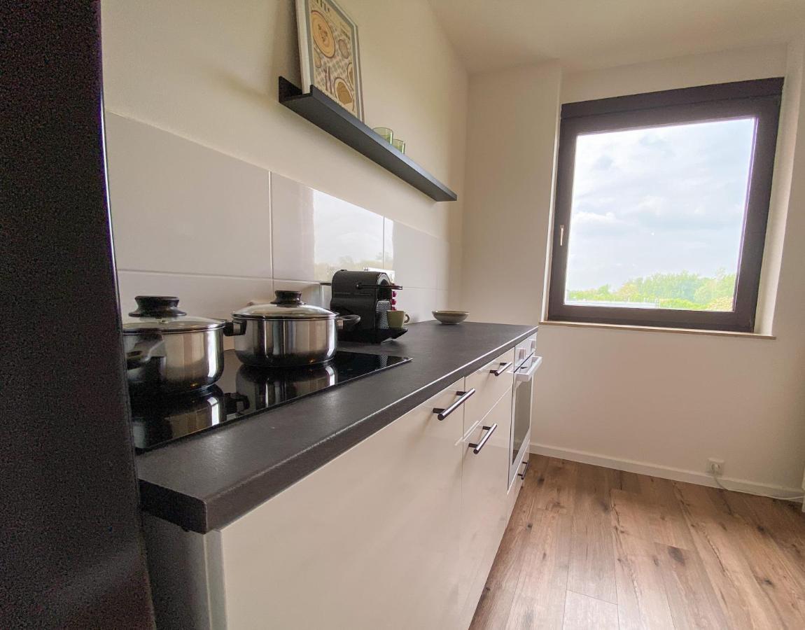 Schoene Wohnung Mit Rheinblick/Duesseldorf/Neuss/Messe Zewnętrze zdjęcie